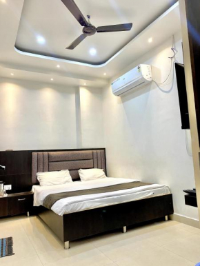 Butterflyi guest house - near Kashi Vishwanath temple - Booking will be confirmed after advance only